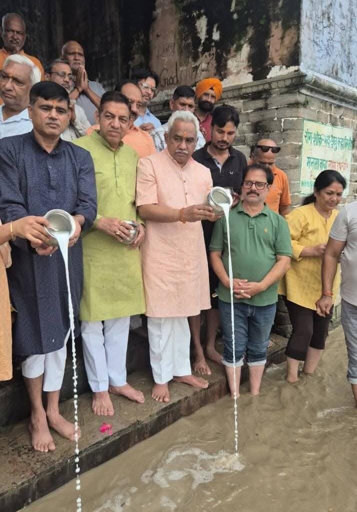 हरिद्वार: राज्य मंत्री सुनील सैनी ने प्रधानमंत्री नरेंद्र मोदी जी के जन्म दिवस के अवसर पर माँ गंगा का पूजन कर प्रधानमंत्री के दीर्घायु जीवन की मंगलकामना की