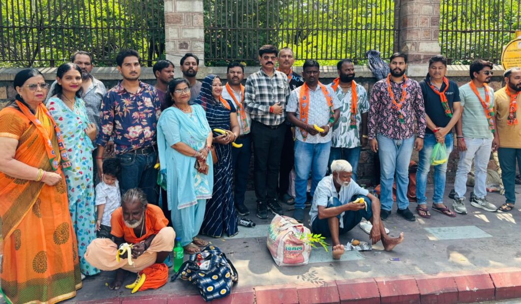 कोटा: लोकसभा अध्यक्ष की प्रेरणा से भाजपा स्टेशन मण्डल ने किए सेवा कार्य