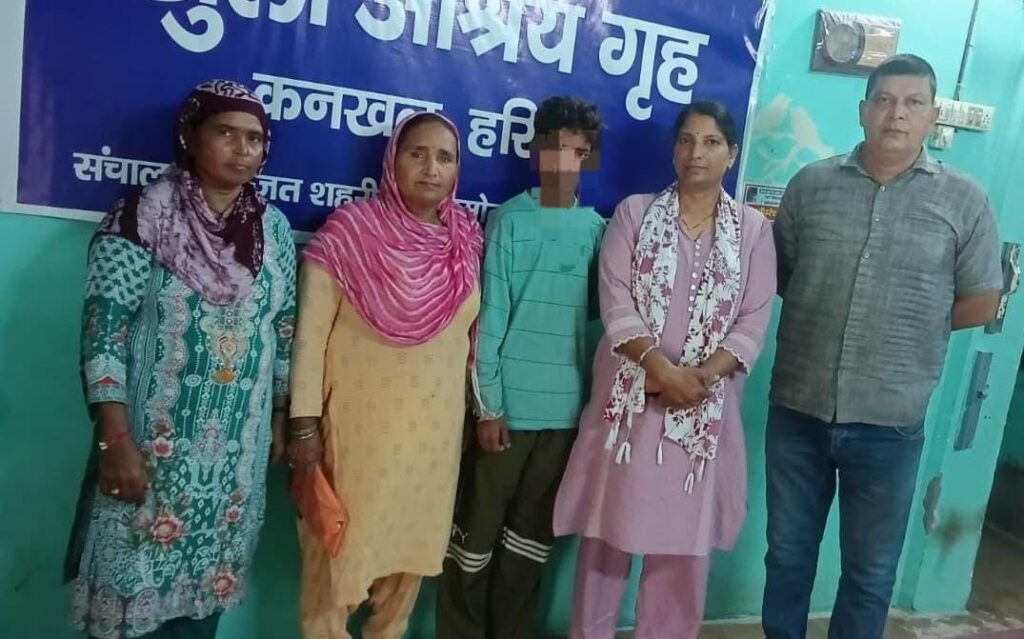 हरिद्वार: तीन महीने से लापता गुमशुदा बालक को AHTU हरिद्वार ने सकुशल बरामद कर परिजनों से मिलवाया
