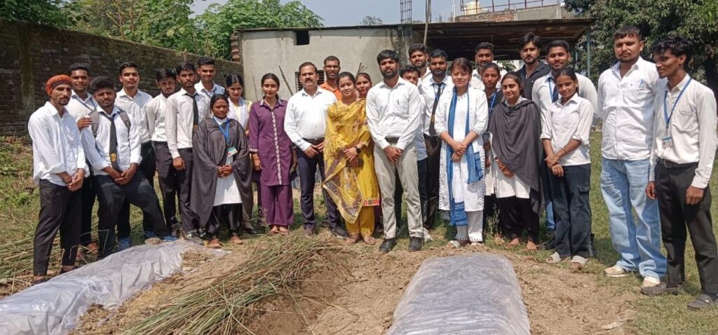 धनौरी के डॉ. पृथ्वी सिंह विकसित कॉलेज में नर्सरी बैड तैयार करने संबंधित प्रैक्टिकल पूर्ण