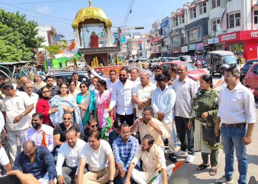 महानगर कांग्रेस कमेटी हरिद्वार ने  पेपर लीक मामले की सीबीआई जांच की मांग को लेकर किया विरोध प्रदर्शन