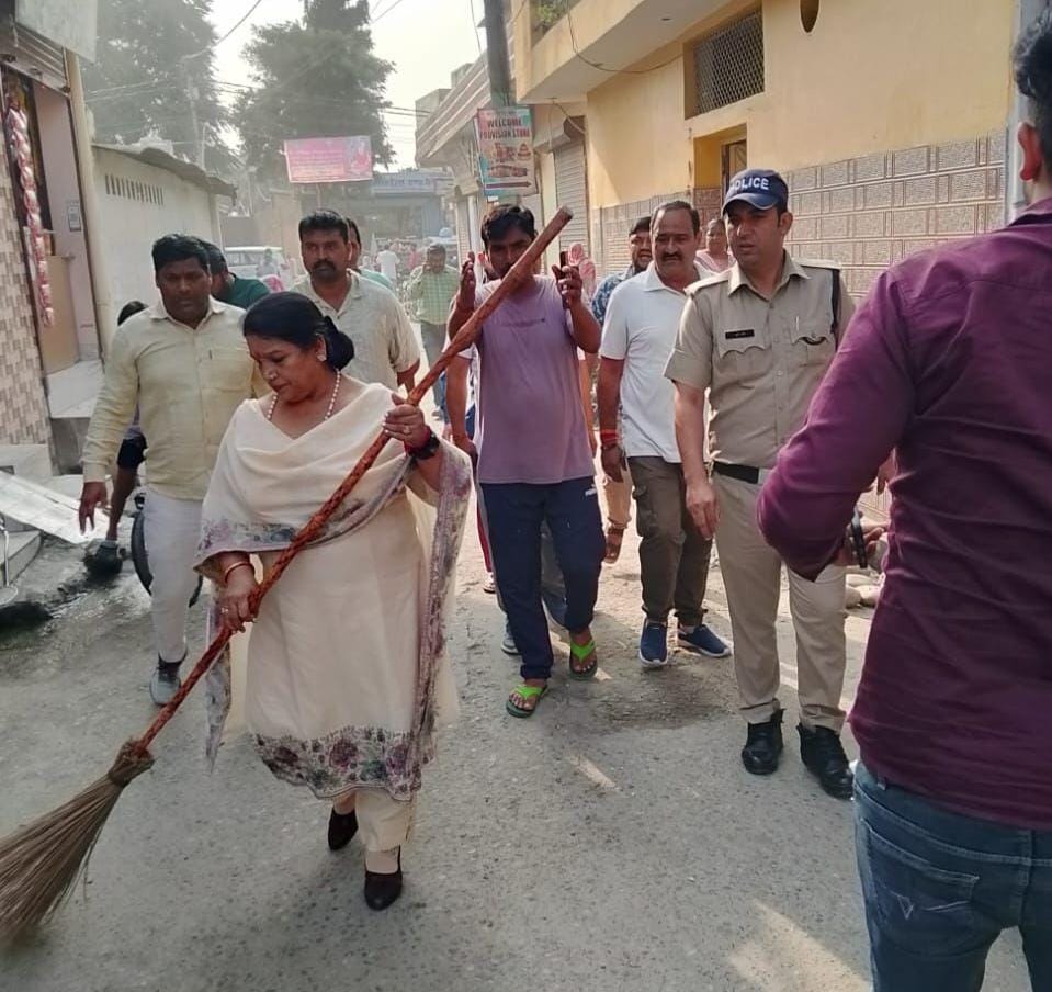 हरिद्वार: मेयर किरण जैसल के नेतृत्व में गांधी जयंती के अवसर पर शहर में चलाया विशेष स्वच्छता अभियान