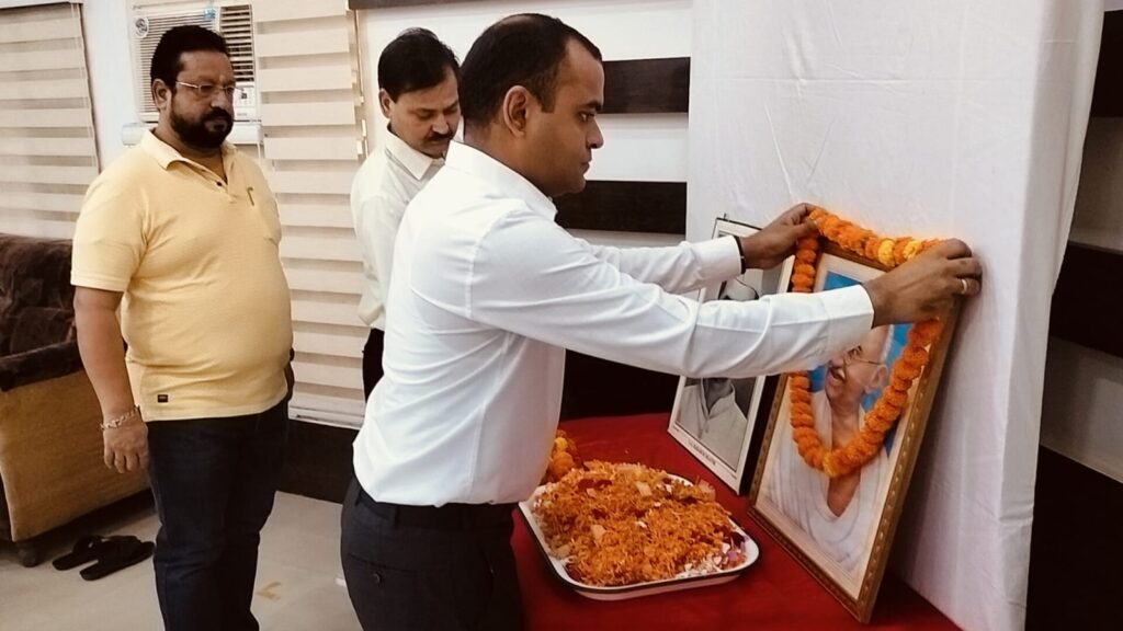 हरिद्वार: जनपद में श्रद्धापूर्वक मनाई महात्मा गांधी तथा देश के पूर्व प्रधान मंत्री लाल बहादुर शास्त्री जी की जयन्ती
