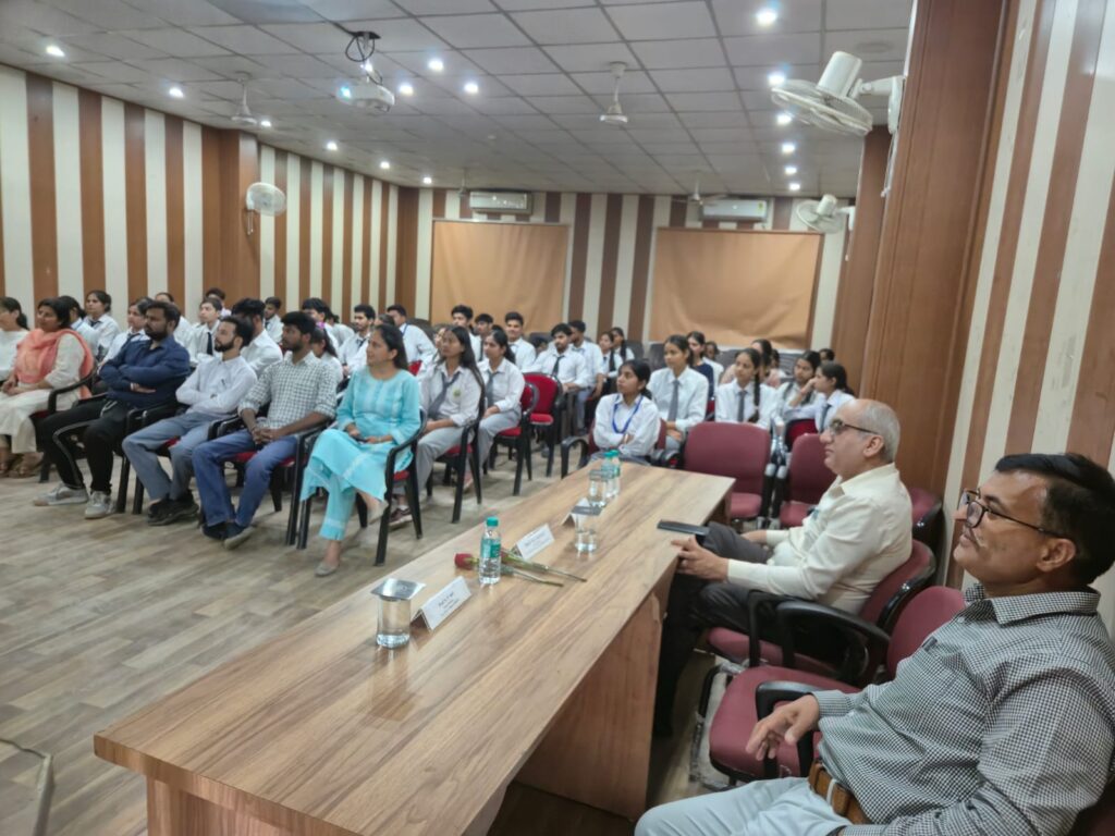 पीएलएमएस महाविद्यालय ऋषिकेश परिसर में छात्राओं के लिए अभिविन्यास कार्यक्रम आयोजित